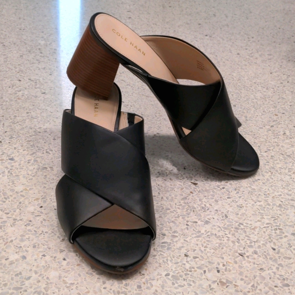 Crisscross Slide in Black